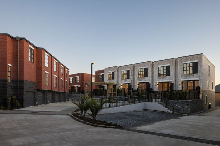 Photo of property in 15 Fencible Drive, Howick, Auckland, 2014