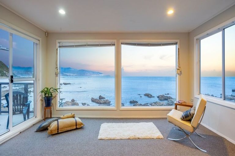 Photo of property in 148 The Esplanade, Houghton Bay, Wellington, 6023