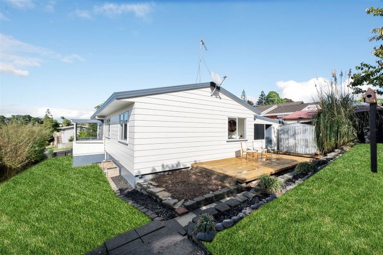 Photo of property in 43 Aldern Road, Massey, Auckland, 0614