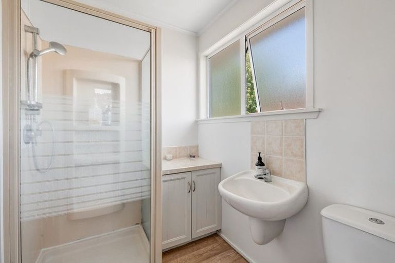 Photo of property in 1/50 Kaipatiki Road, Glenfield, Auckland, 0629