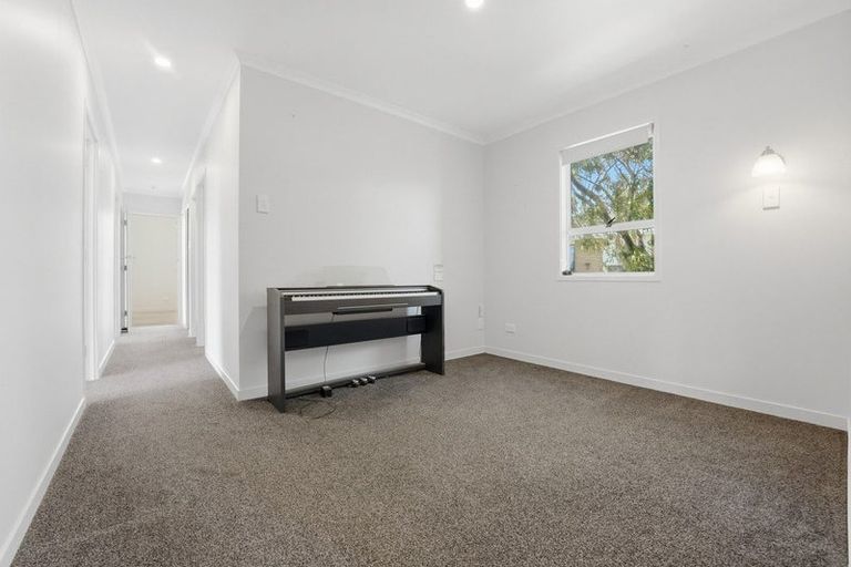 Photo of property in 9 Bronte Place, Whalers Gate, New Plymouth, 4310