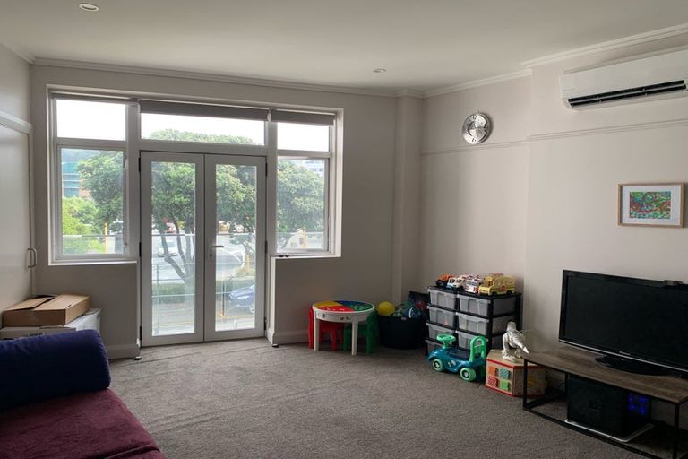 Photo of property in Fountain Court, 1/48c Oriental Parade, Oriental Bay, Wellington, 6011