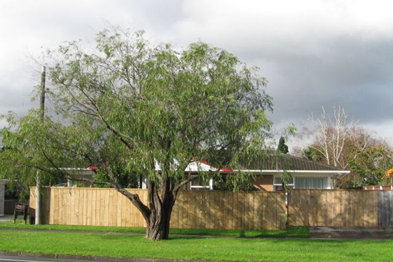 Photo of property in 100 Botany Road, Botany Downs, Auckland, 2010