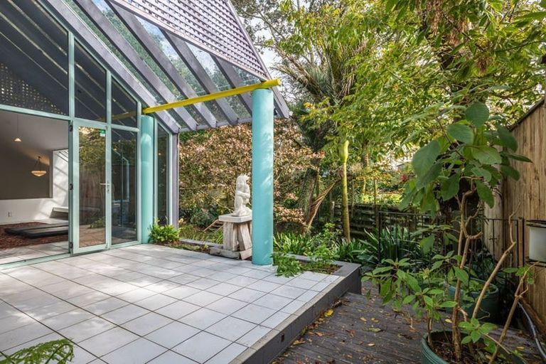 Photo of property in 2 Moata Place, Devonport, Auckland, 0624