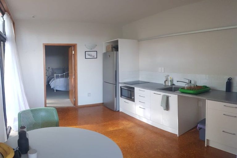 Photo of property in 2/90 Victoria Road, Devonport, Auckland, 0624