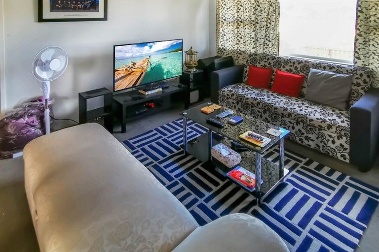 Photo of property in 1/1 Cullinan Avenue, Mangere, Auckland, 2022