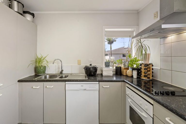 Photo of property in 7/15 Andersons Road, Oteha, Auckland, 0632