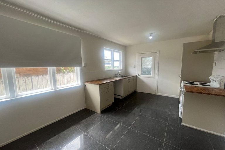 Photo of property in 92 Portage Road, New Lynn, Auckland, 0600