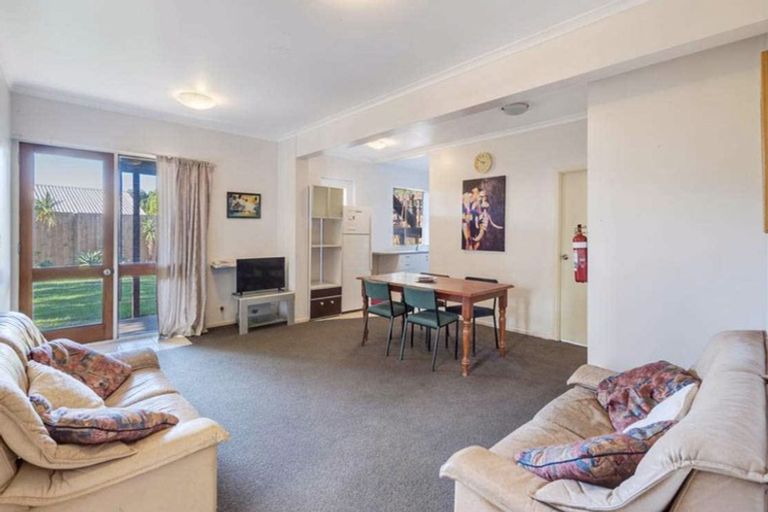 Photo of property in 40 Akoranga Drive, Northcote, Auckland, 0627