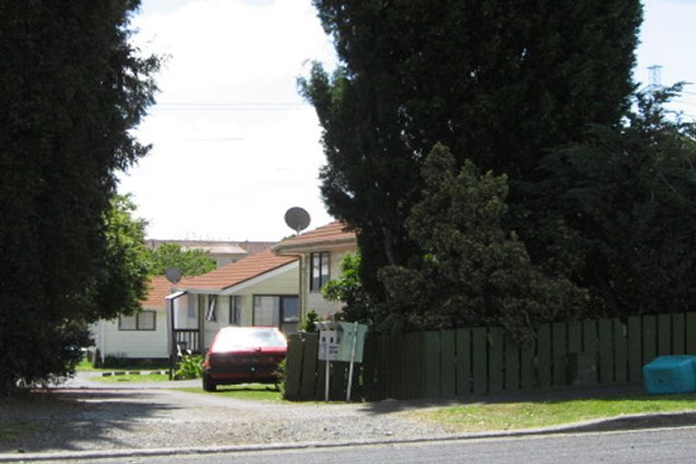 Photo of property in 2 Beach Road, Takanini, 2112