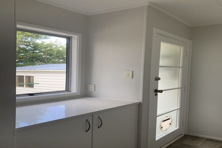 Photo of property in 50 Redlands Grove, Swanson, Auckland, 0612