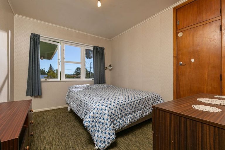 Photo of property in 11 Kingdale Road, Henderson, Auckland, 0610