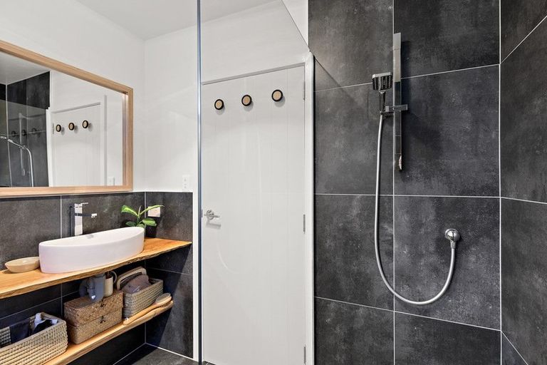 Photo of property in 2/24 Woodside Road, Massey, Auckland, 0614