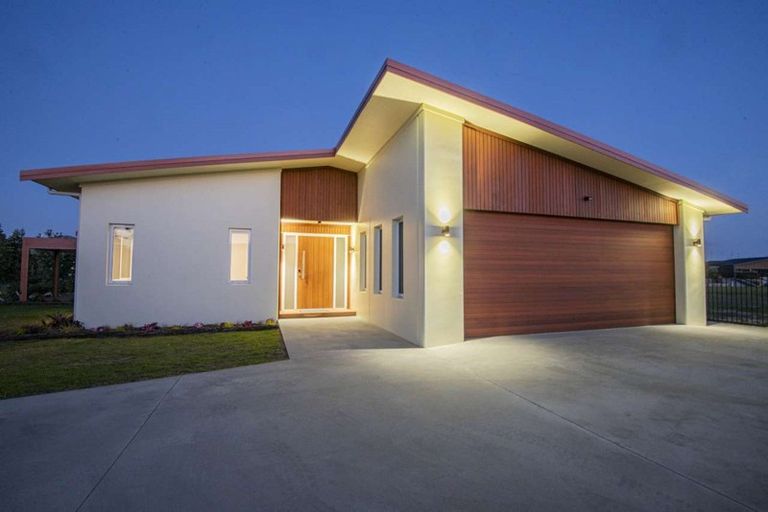 Photo of property in 17 Stace Hopper Drive, One Tree Point, 0118