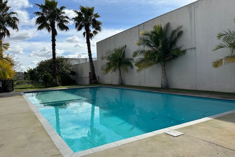 Photo of property in 17e/30 Westward Ho, Glen Eden, Auckland, 0602