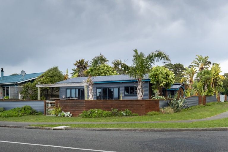 Photo of property in 98 Beach Road, Haumoana, 4102