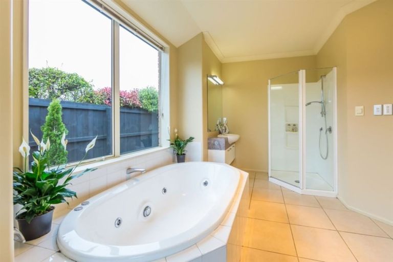 Photo of property in 11 Coolspring Way, Redwood, Christchurch, 8051