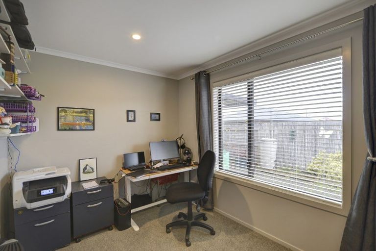 Photo of property in 2 Devon Lane, Carterton, 5713