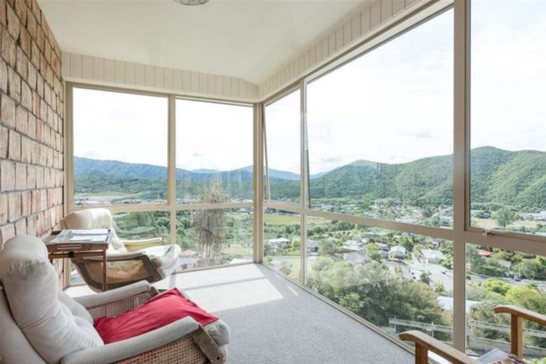 Photo of property in 28a Moana View Road, Waikawa, Picton, 7220