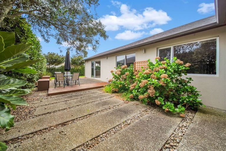 Photo of property in 8 Dolphin Parade, Bell Block, New Plymouth, 4312