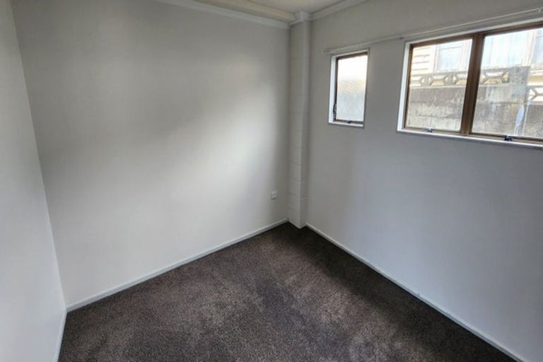 Photo of property in 84 Pioneer Road, Moturoa, New Plymouth, 4310