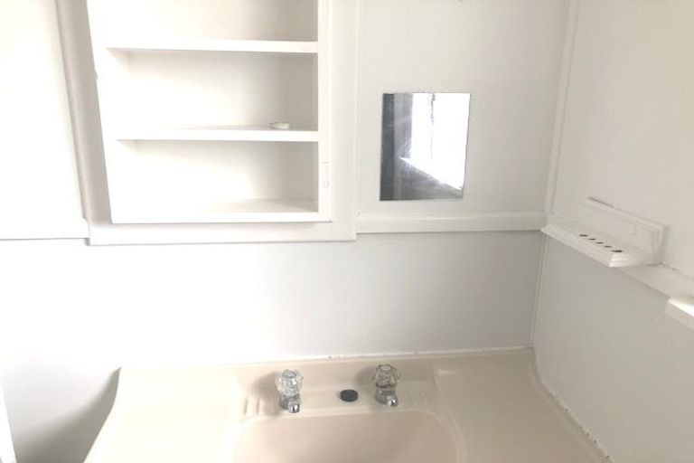 Photo of property in 16 Pomaria Road, Henderson, Auckland, 0610