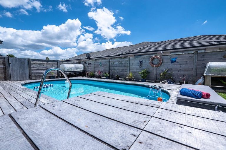 Photo of property in 2 Skippers Close, Haruru, 0204