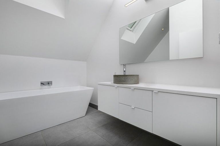 Photo of property in 39 Kent Terrace, Riverhead, 0820