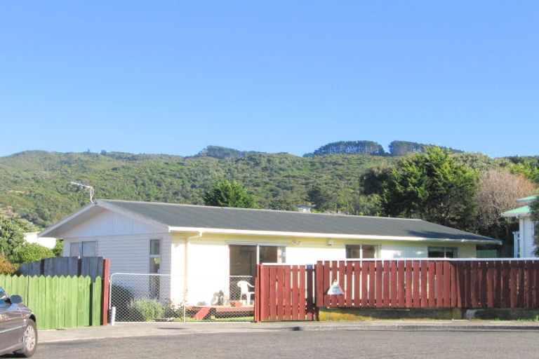 Photo of property in 29 Te Arataura Street, Takapuwahia, Porirua, 5022