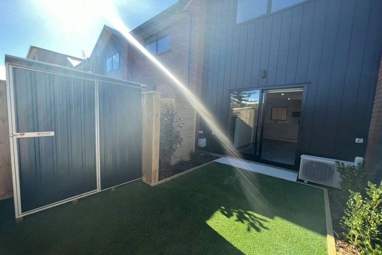 Photo of property in 7/10 Yeovil Road, Te Atatu Peninsula, Auckland, 0610