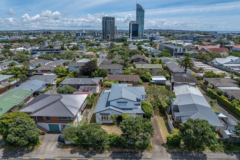 Photo of property in 7 Esmonde Road, Takapuna, Auckland, 0622