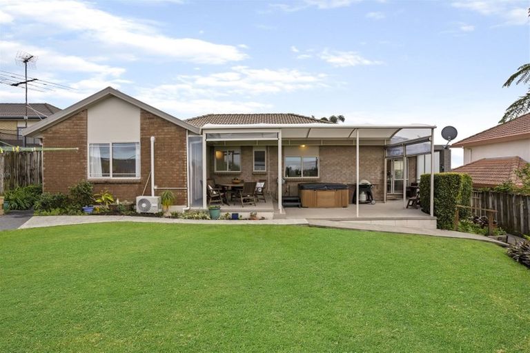 Photo of property in 8 Lorikeet Place, Unsworth Heights, Auckland, 0632