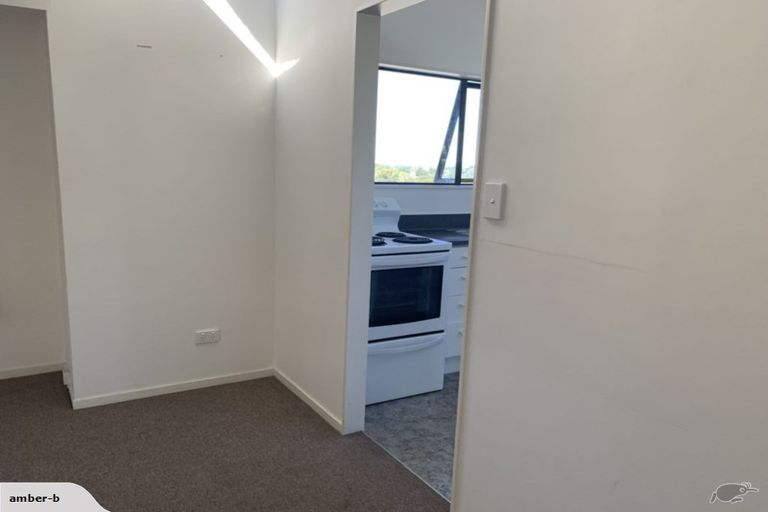 Photo of property in 18 Loughanure Place, Massey, Auckland, 0614