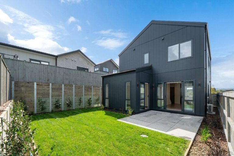 Photo of property in 24 Wintergarden Avenue, Rosehill, 2113