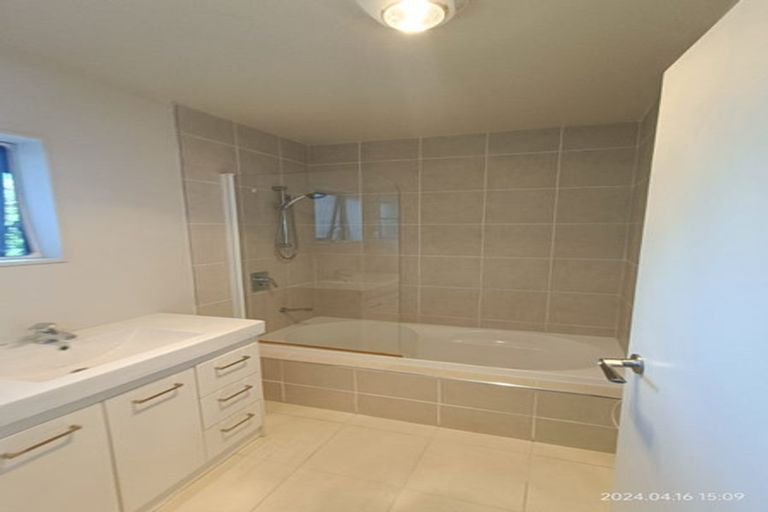 Photo of property in 17 Bordeaux Parade, Te Atatu South, Auckland, 0610