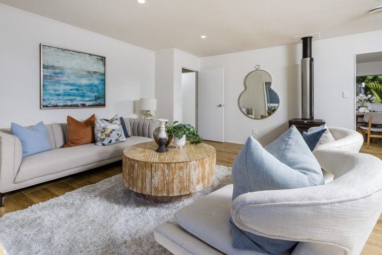 Photo of property in 1/24 Sandown Road, Rothesay Bay, Auckland, 0630