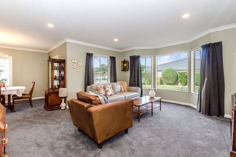 Photo of property in 80 Guildford Drive, Paraparaumu, 5032