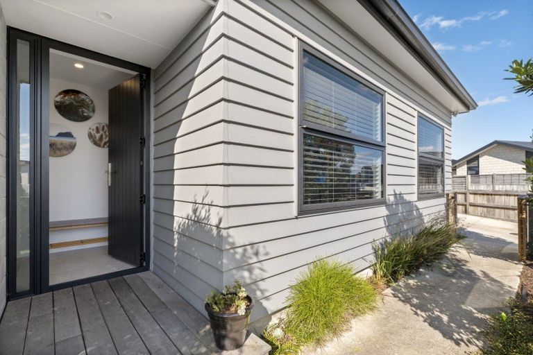 Photo of property in 43 Kotiate Street, Papamoa Beach, Papamoa, 3118