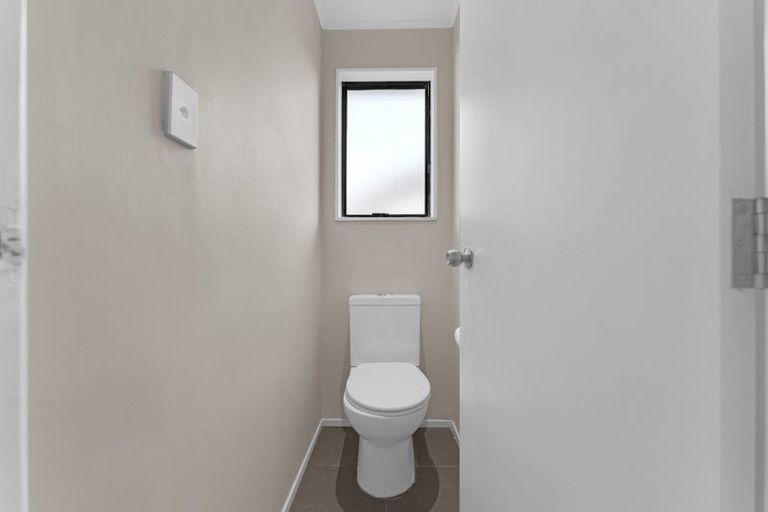 Photo of property in 2/41 Taitimu Drive, Weymouth, Auckland, 2103