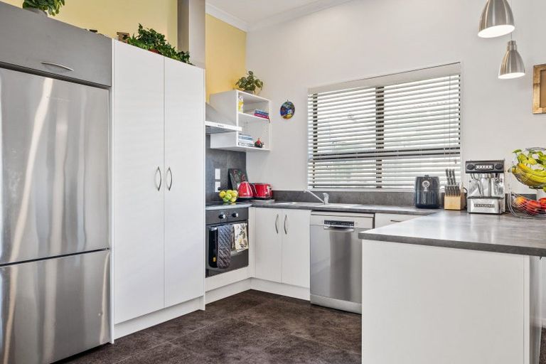 Photo of property in 43 Wood Street, Takaro, Palmerston North, 4410