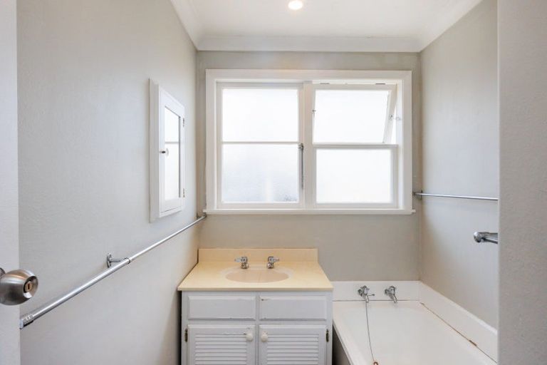 Photo of property in 8 Viscount Place, West End, Palmerston North, 4412