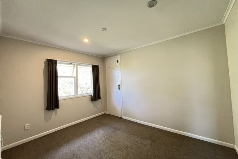 Photo of property in 57 Sylvan Crescent, Te Atatu South, Auckland, 0610