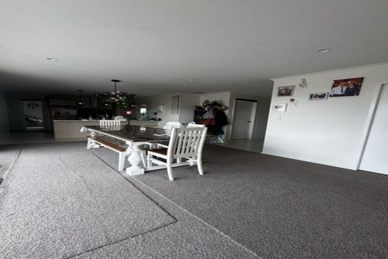 Photo of property in 3 Opouatu Avenue, Glenbrook, 2681