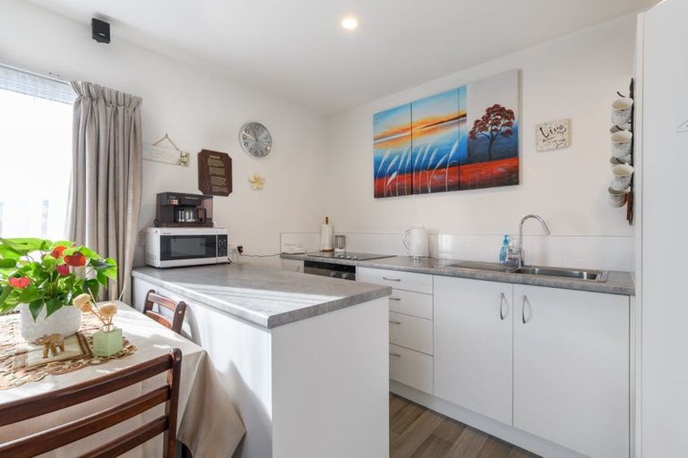 Photo of property in 11 Kamahi Crescent, Papamoa Beach, Papamoa, 3118