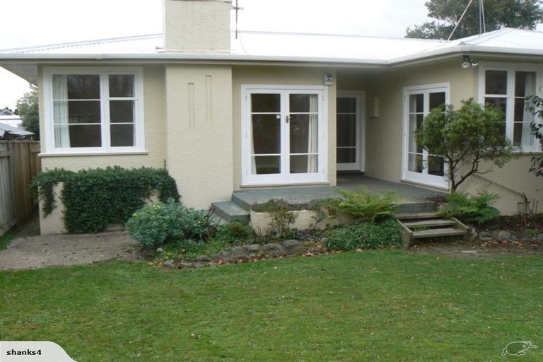 Photo of property in 16 Franklin Avenue, Hokowhitu, Palmerston North, 4410