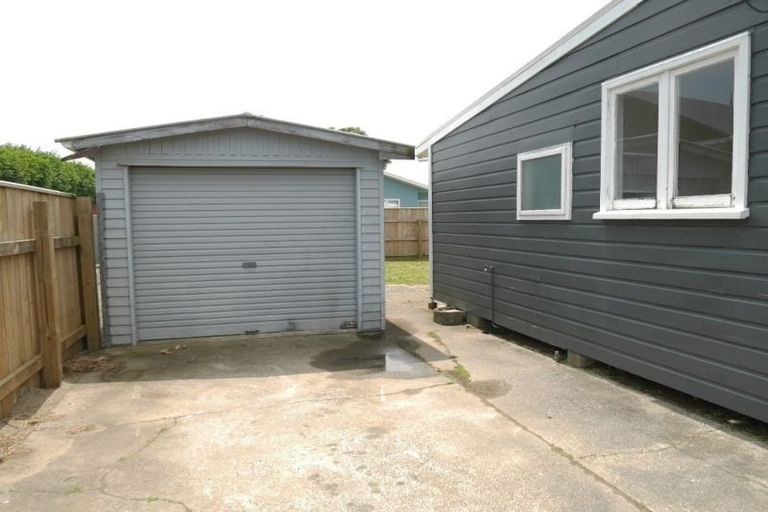 Photo of property in 17 Hemara Street, Waikanae Beach, Waikanae, 5036