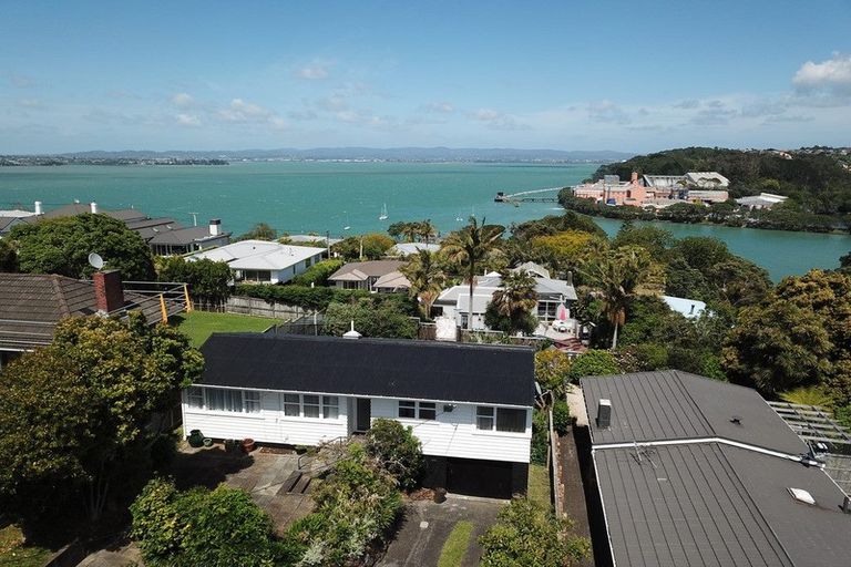 Photo of property in 24 Palmerston Road, Birkenhead, Auckland, 0626