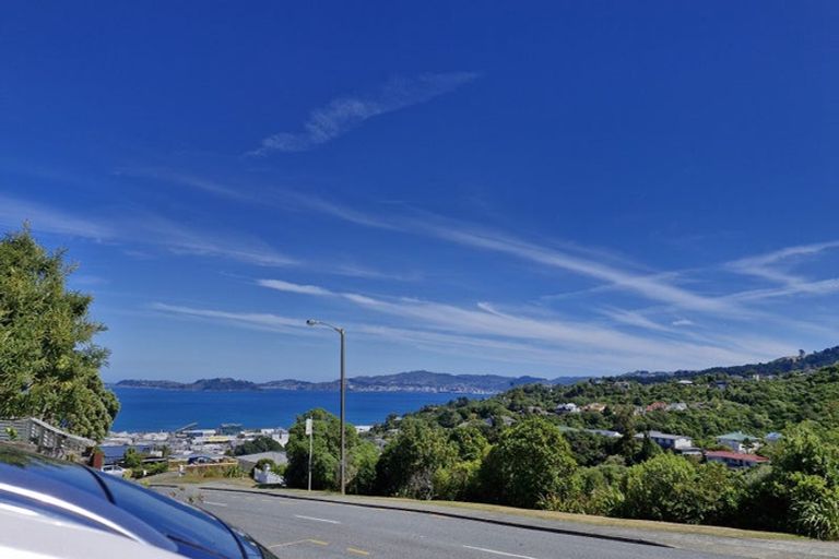 Photo of property in 2/112 Dowse Drive, Maungaraki, Lower Hutt, 5010