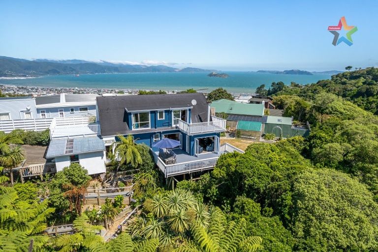 Photo of property in 14 Te Whiti Grove, Korokoro, Lower Hutt, 5012
