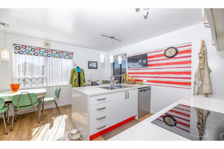 Photo of property in 2/97 Hay Street, Bromley, Christchurch, 8062